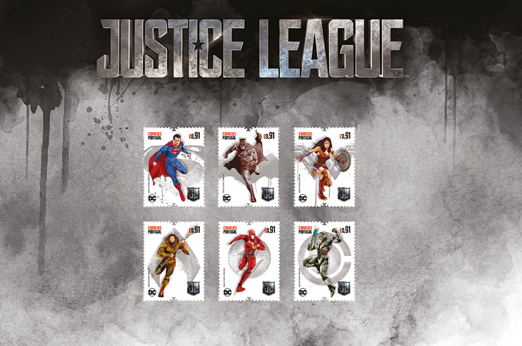 Selos da Justice League com heróis em ação: Superman, Batman, Wonder Woman, Aquaman, Flash e Cyborg.