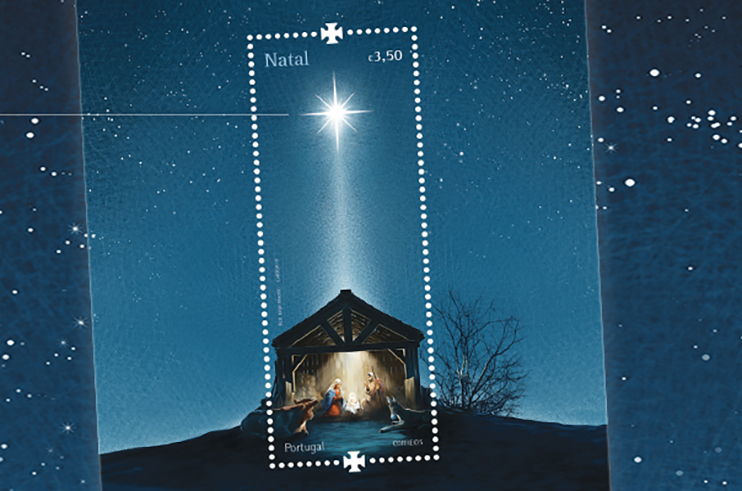 Imagem da Sagrada Família na majedoura, na estrela que ilumina a majedoura  tem um luz led